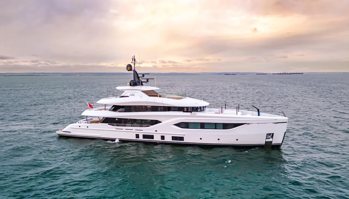 Conrad C144S Hull #4 photo