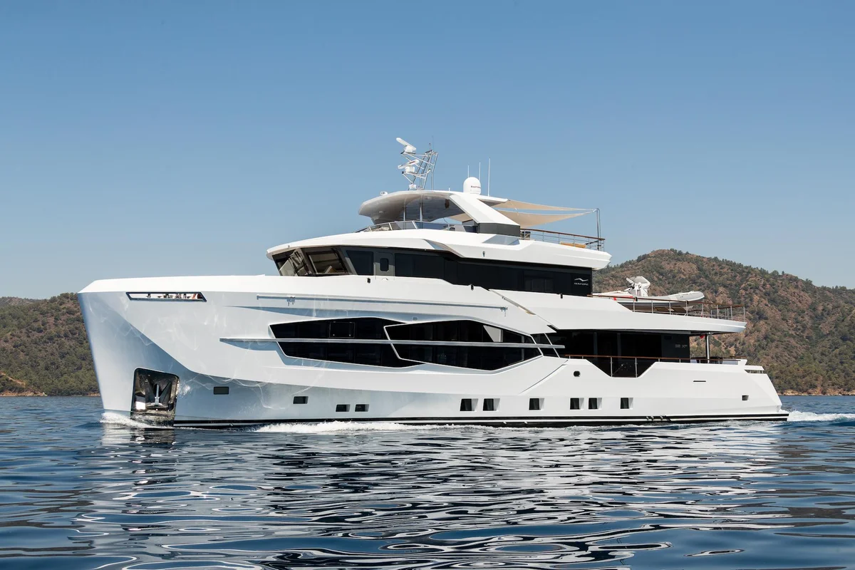 32XP Hull #5 photo