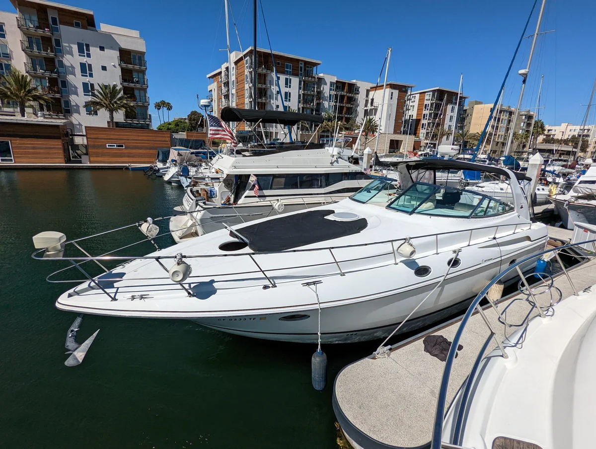 Cruisers Yachts | 2000 photo